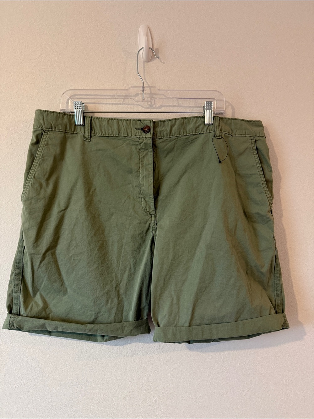 NWOT Marks and Spencer’s shorts
Green/khaki